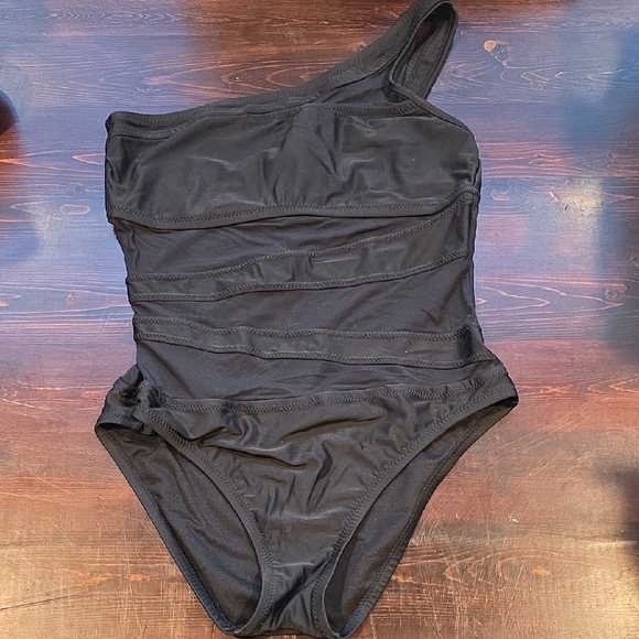 Shade & Shore Black Ruched One Shoulder One Piece Swimsuit M - Picture 1 of 3